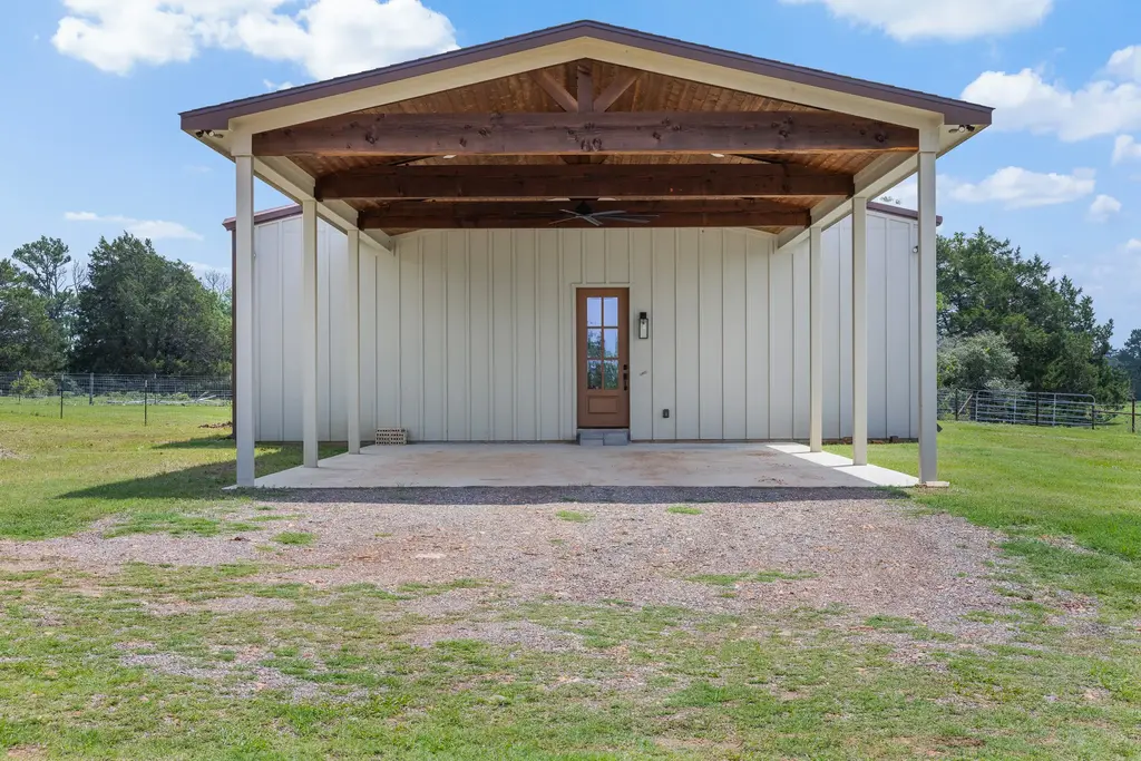 1371 Private Road 2051, Giddings