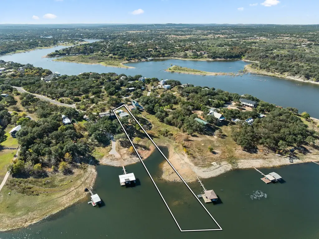 1327 Lake Shore Drive, Spicewood