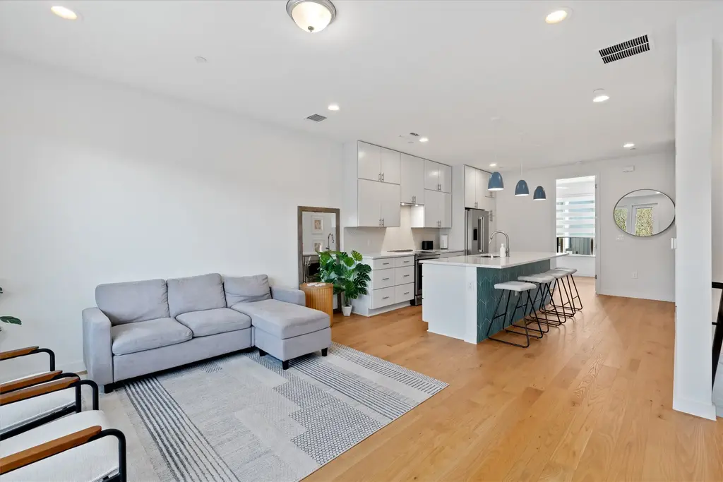 6020 Springdale Road 10, Austin
