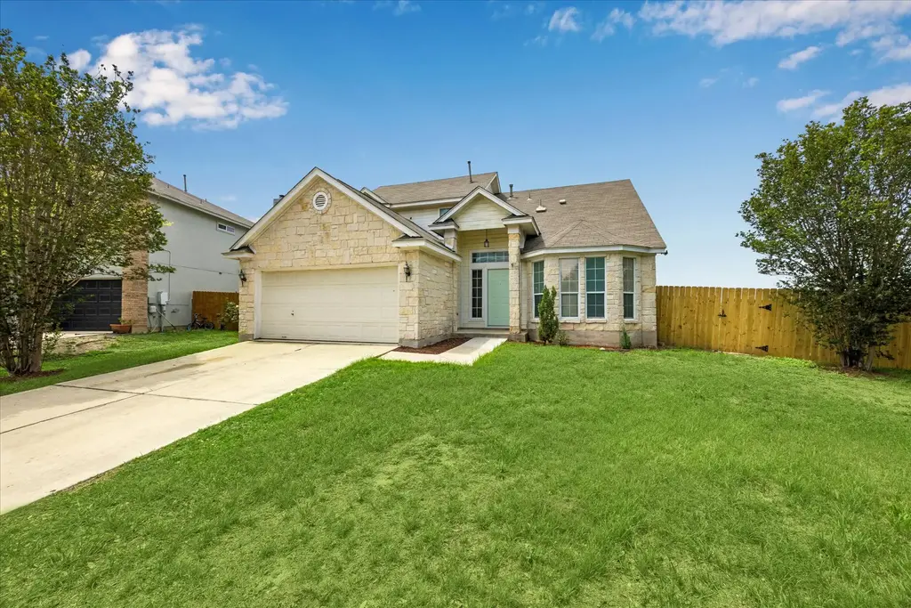 124 Lago Grande Drive, Kyle