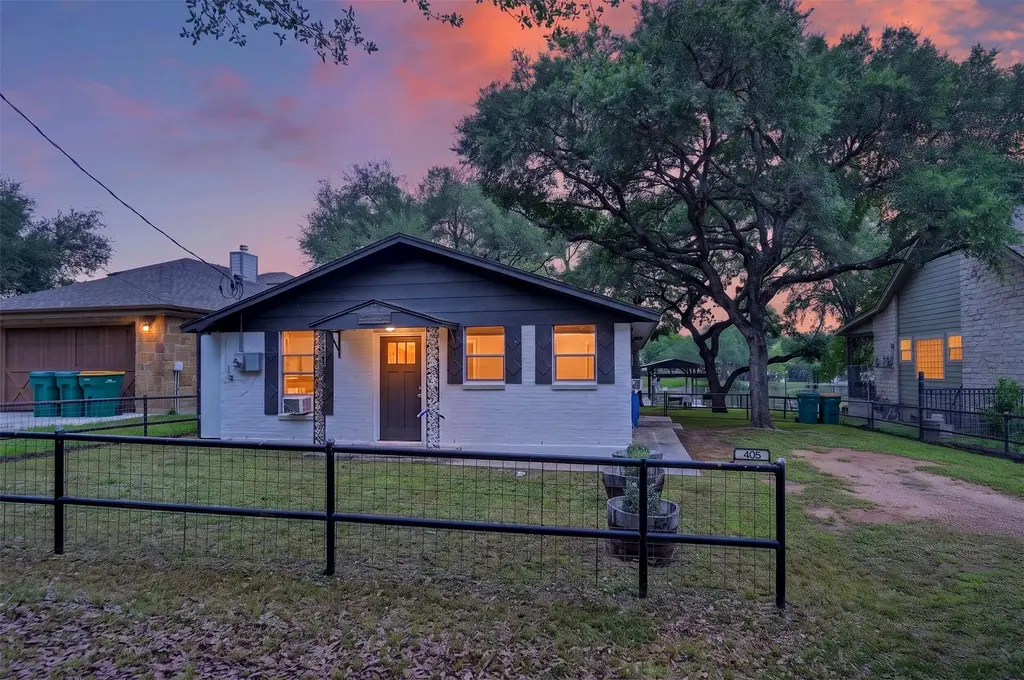 405 Robin Hood Lane, Granite Shoals
