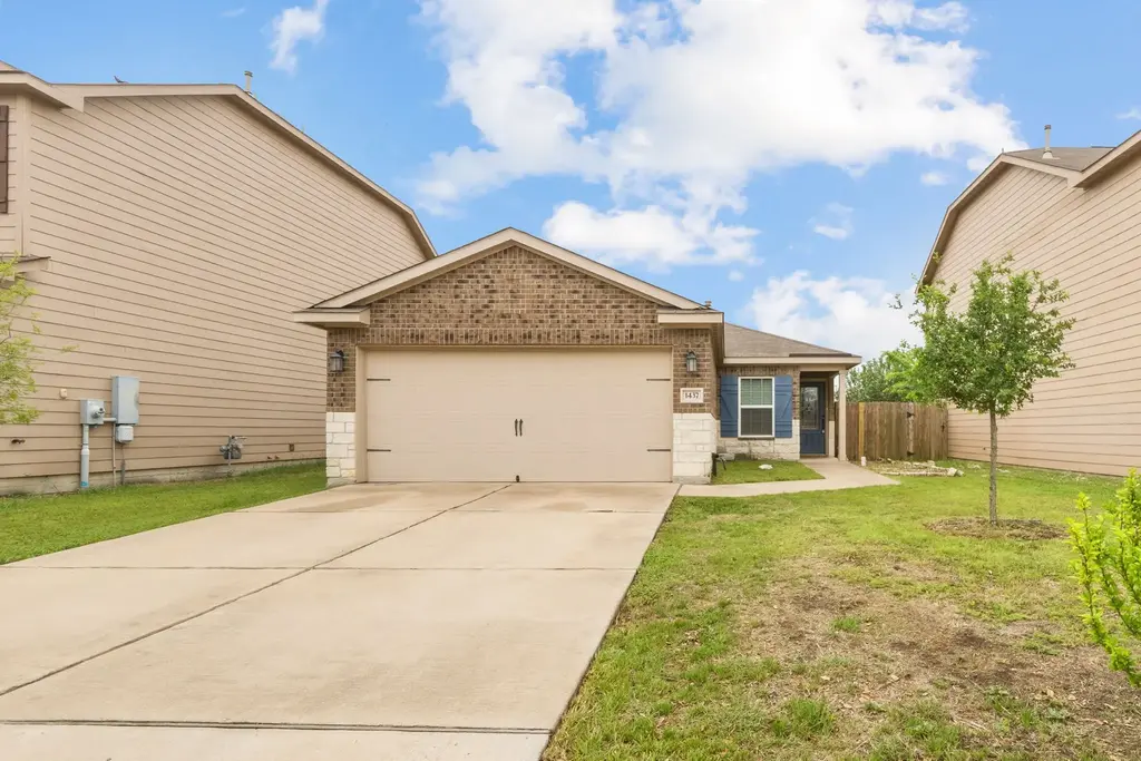 1437 Treeta Trail, Kyle