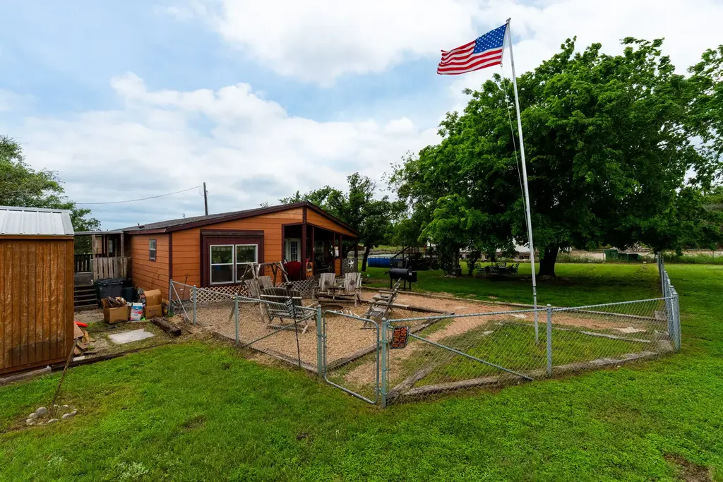 164 County Road 4450, Kempner