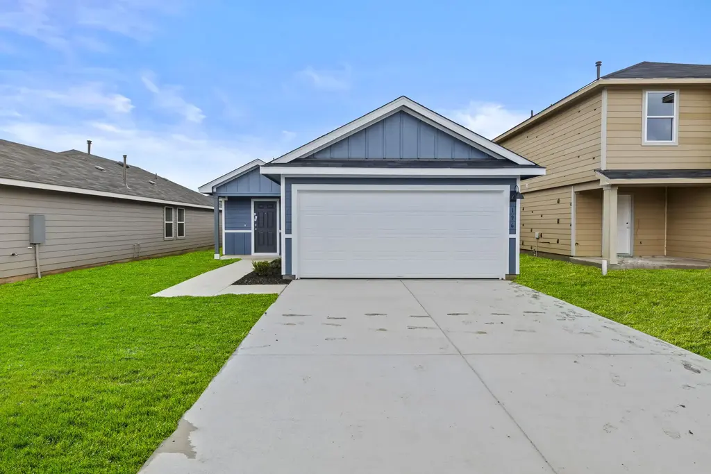 196 Surrey Oaks, Maxwell