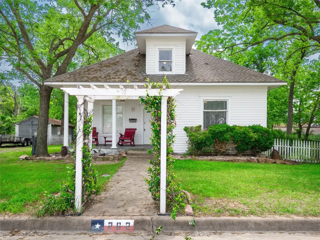 262 W Richmond Street, Giddings