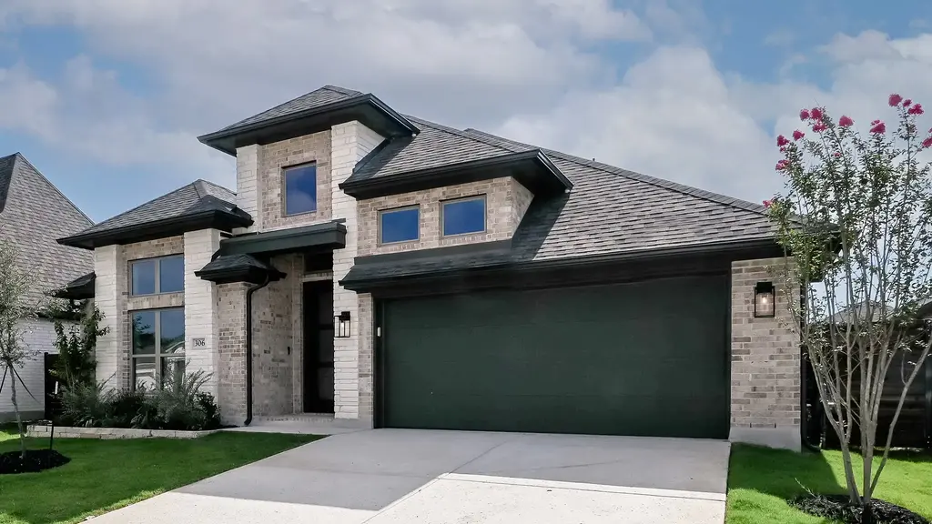 306 Foxfire Cove, Lockhart