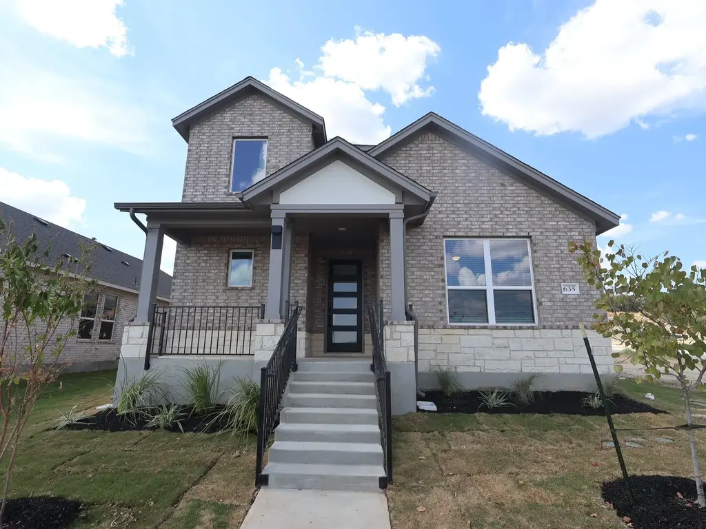635 Clarissa Street, Buda
