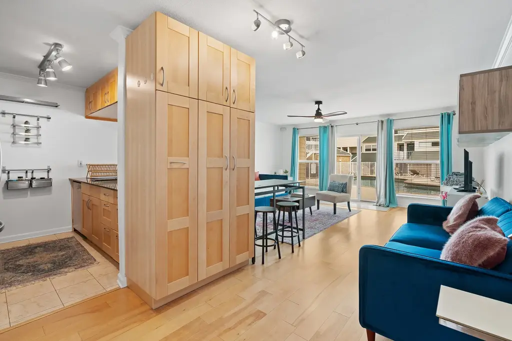 1818 S Lakeshore Boulevard 8, Austin