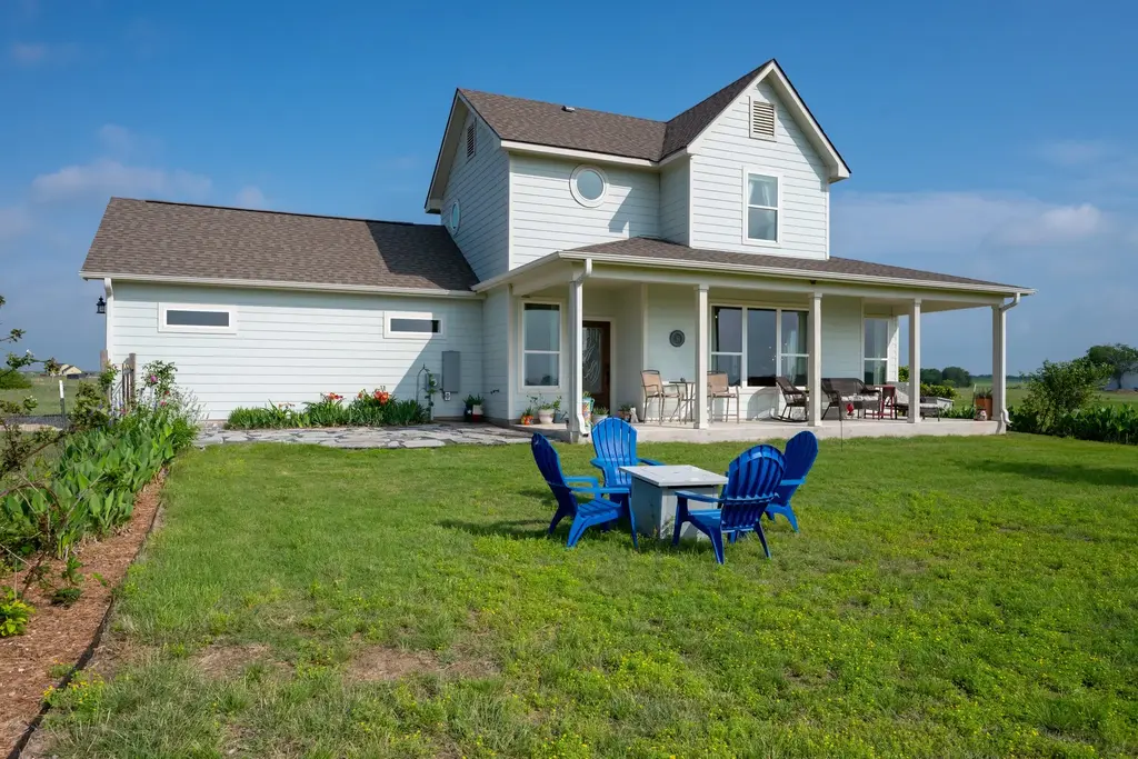 1662 County Road 465, Coupland