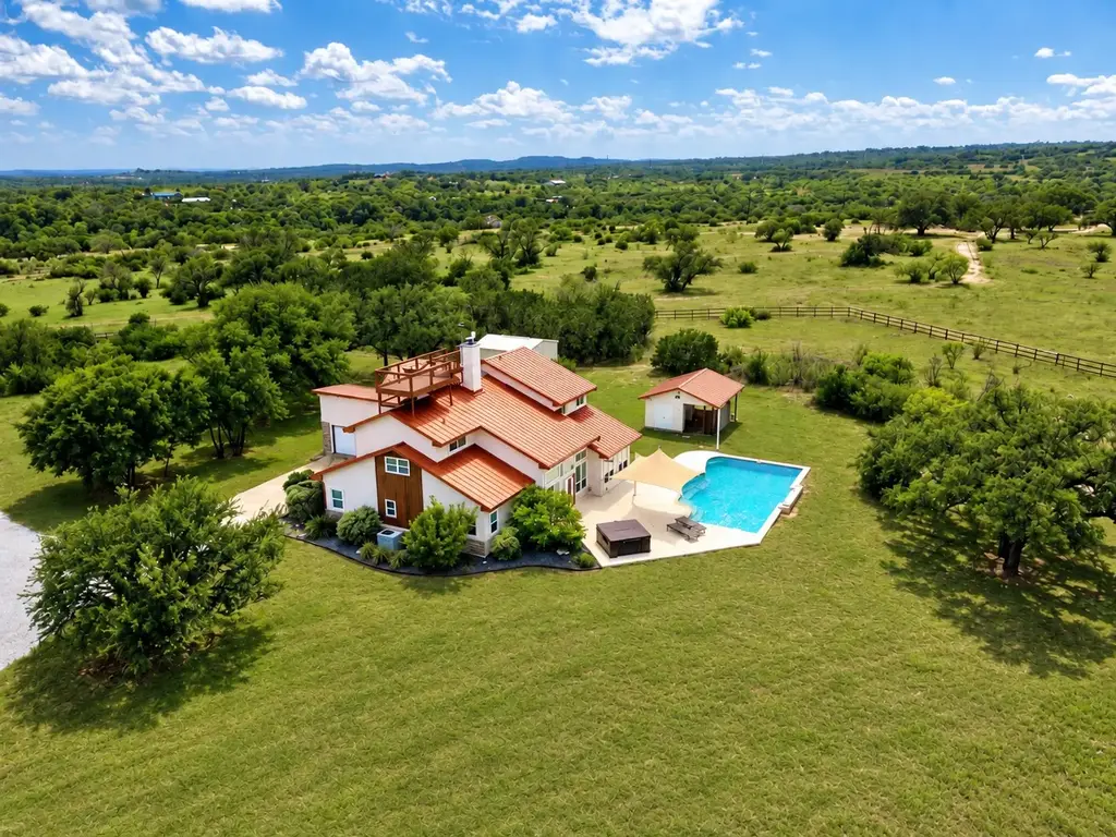 312 Paleface Point, Spicewood
