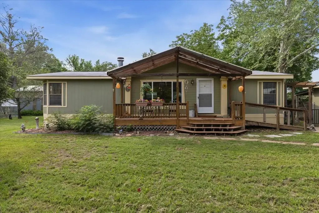 3122 River Road, Cedar Creek