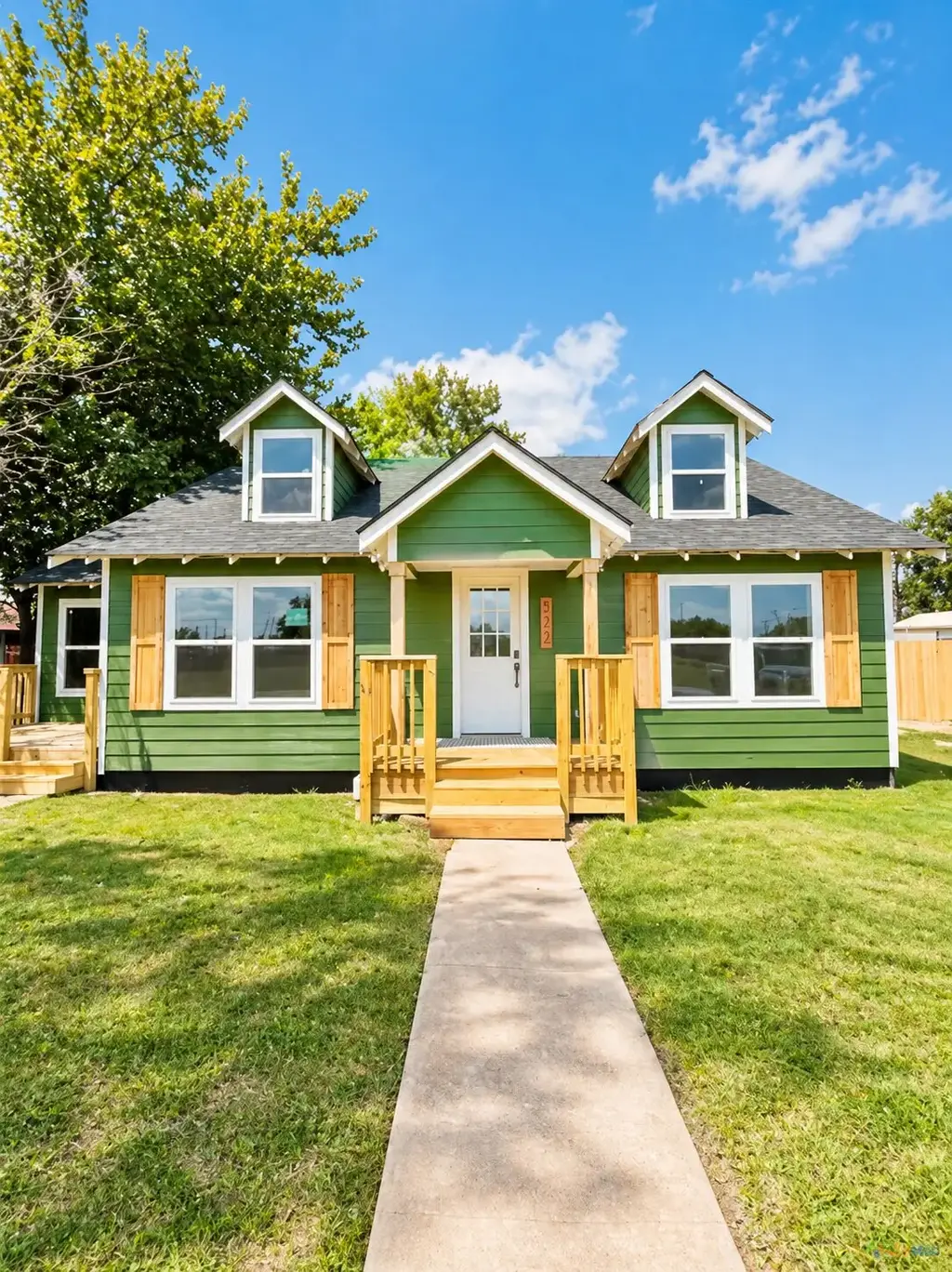 223 Nw Front Street, Bartlett