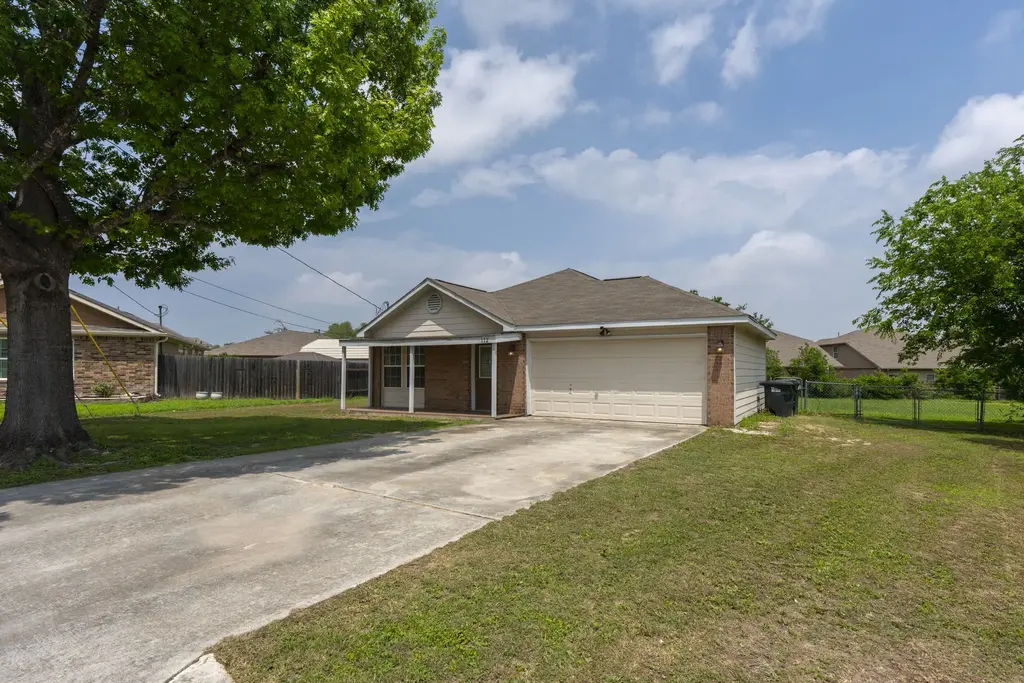112 Briarwood Court, Kyle