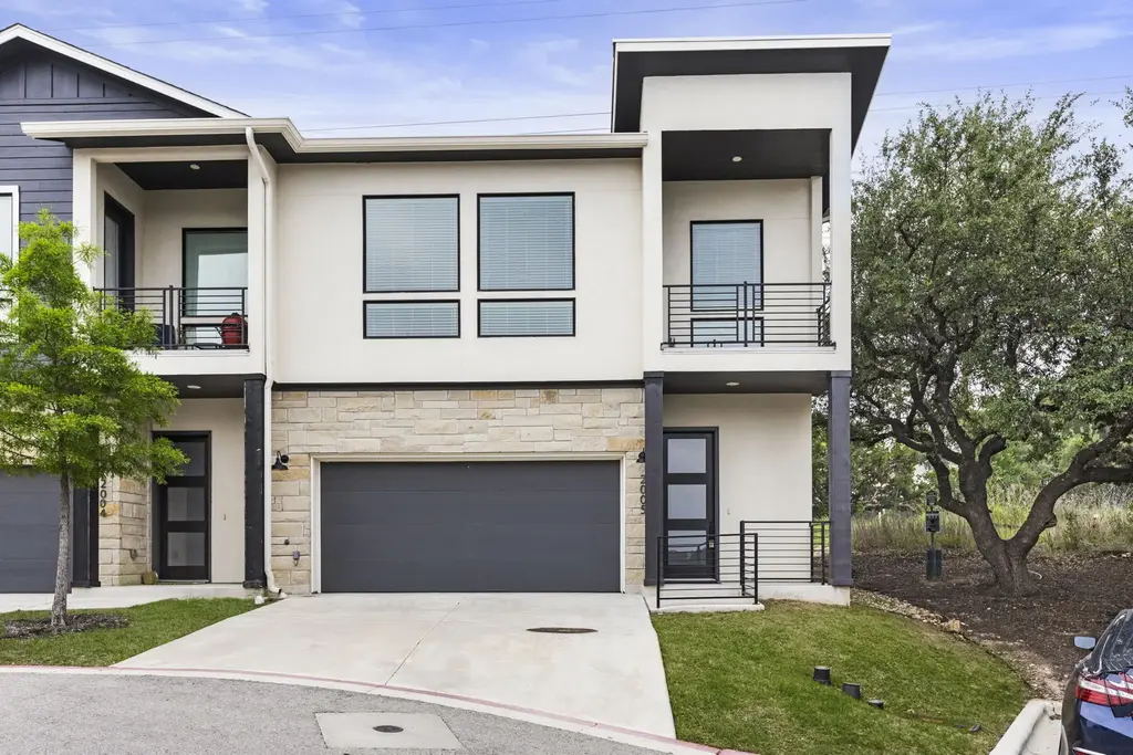 2050 Lohmans Spur Road 2005, Lakeway