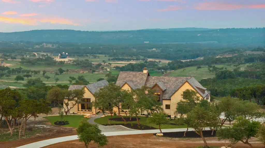 1149 Canyon Crossing View, Dripping Springs