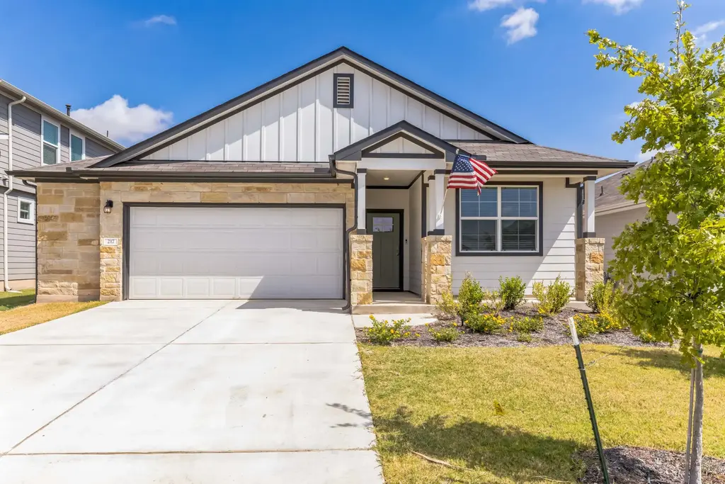 217 Greens Bayou Trail, Hutto