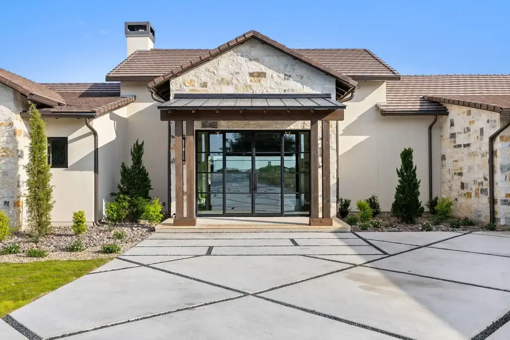 27031 Haynie Flat Road, Spicewood