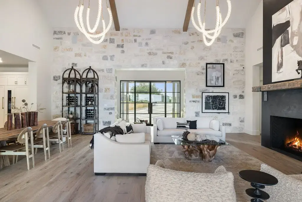 27031 Haynie Flat Road, Spicewood