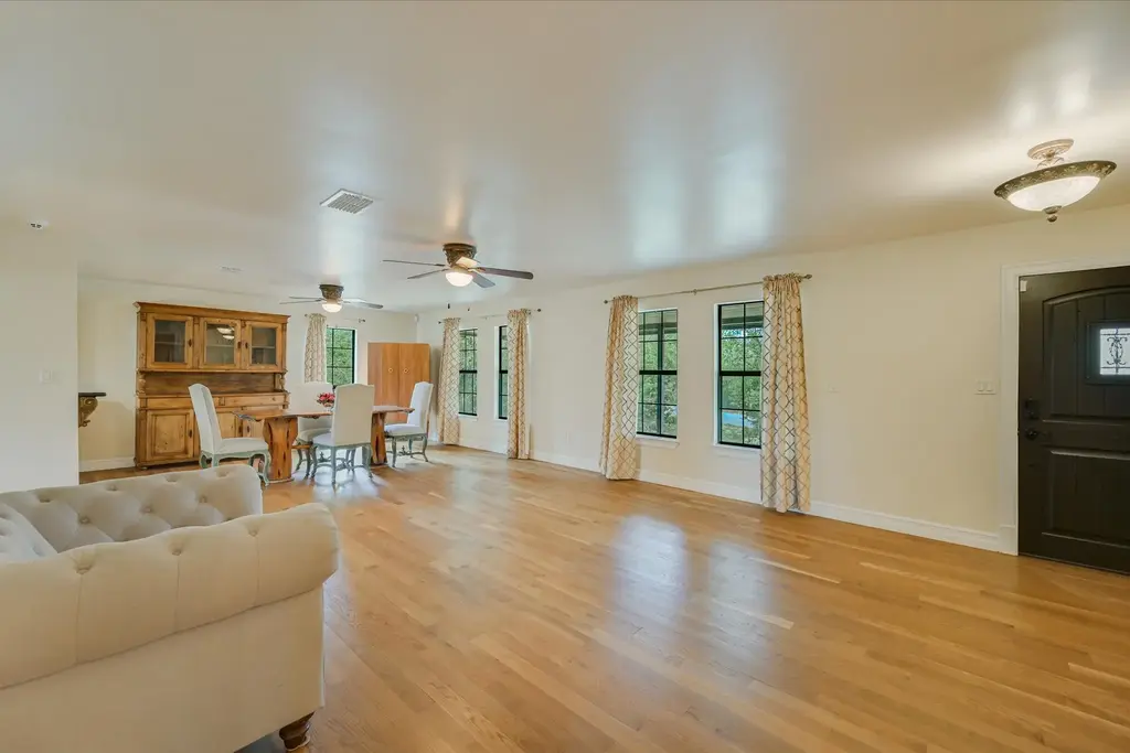 660 Possum Tree, Fischer