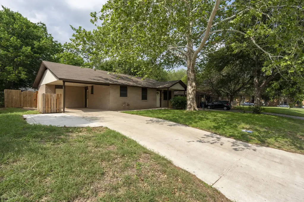 903 Mimosa Drive, Lockhart