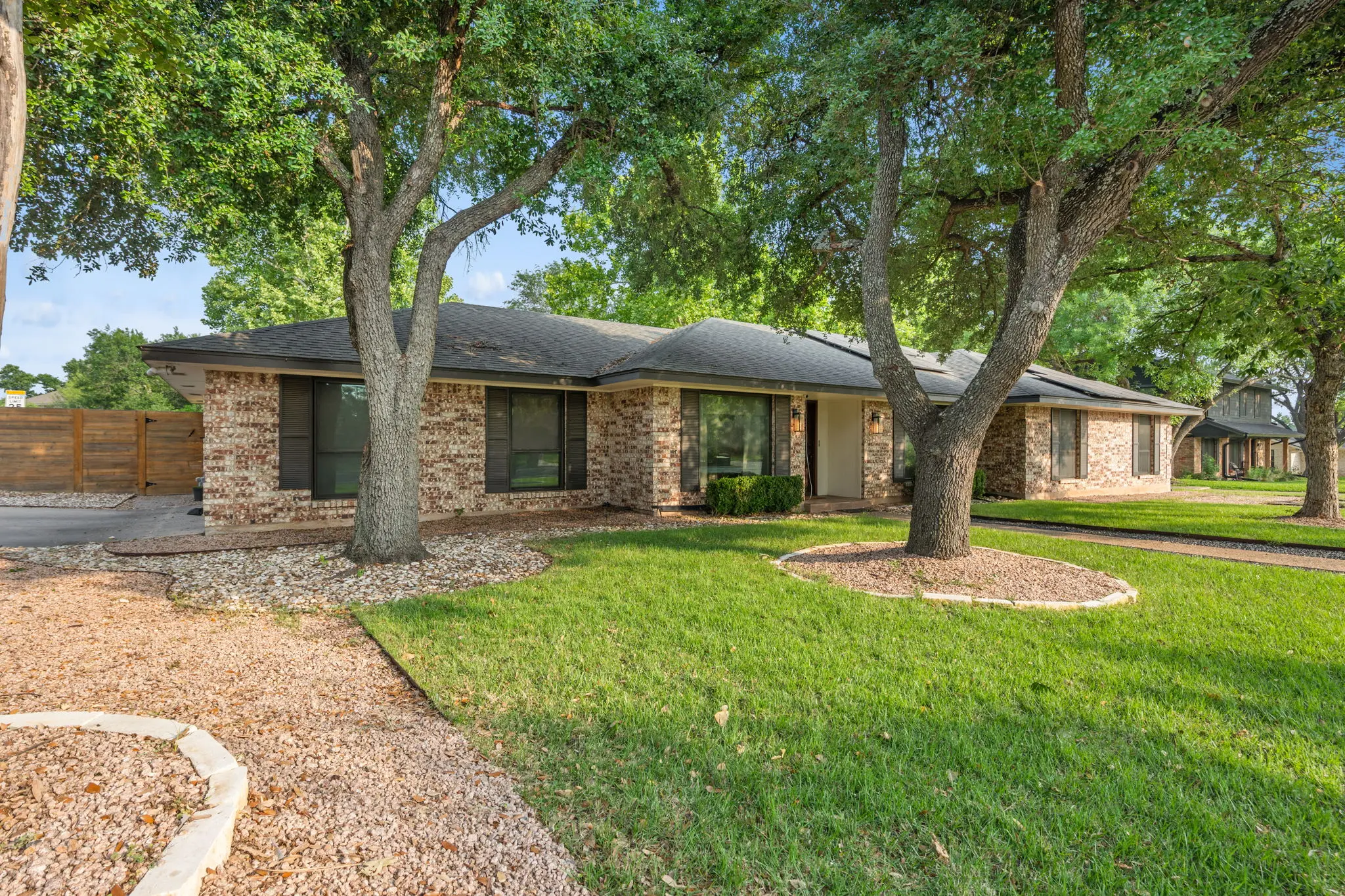Photo of Listing #1165588