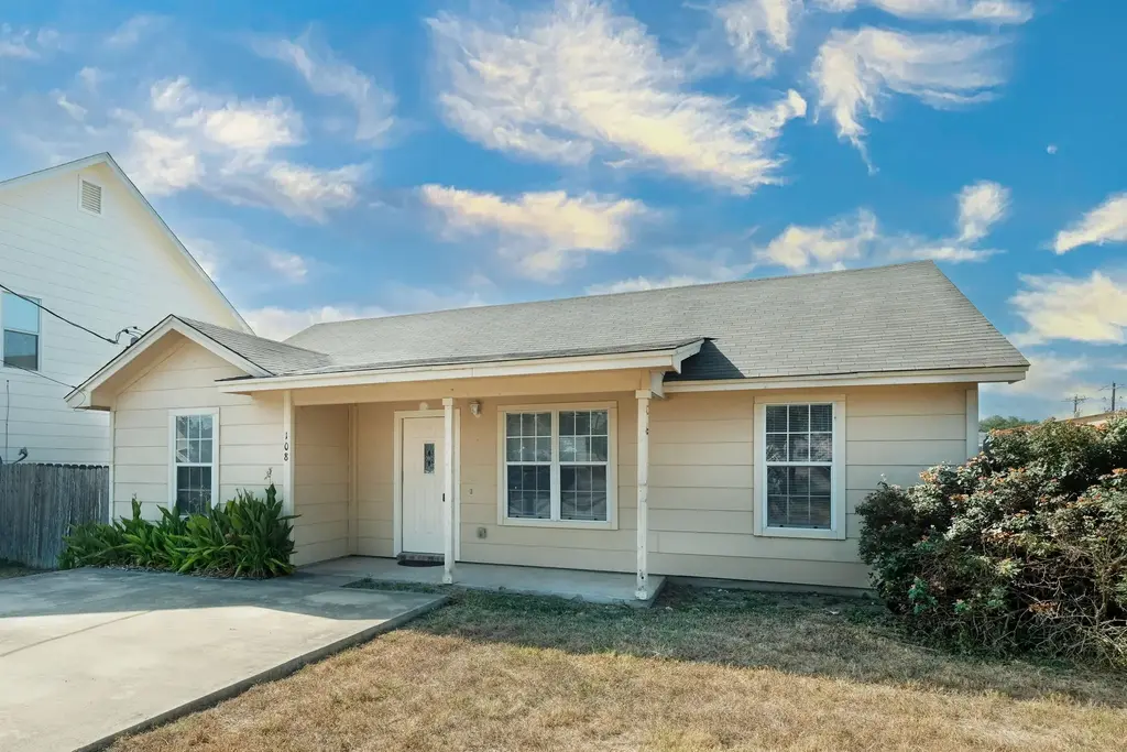 108 Live Oak Circle, Bertram