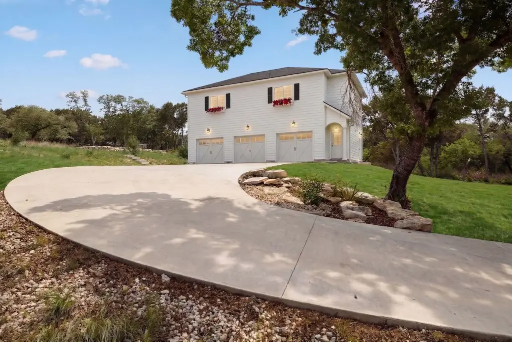 8023 Lakeview Street, Volente