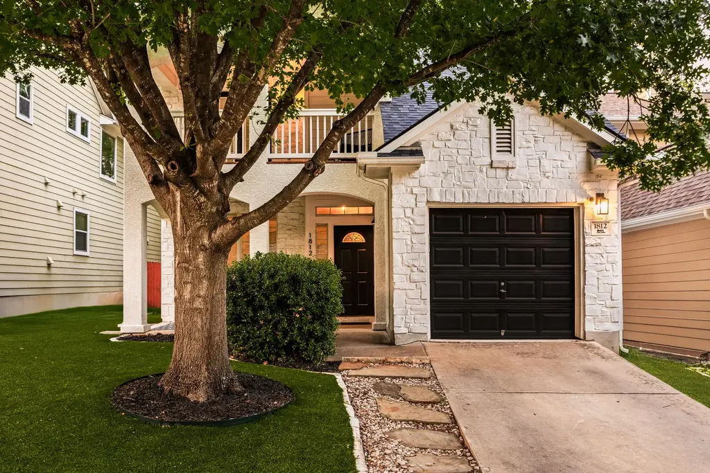 1812 Village Oak Court, Austin
