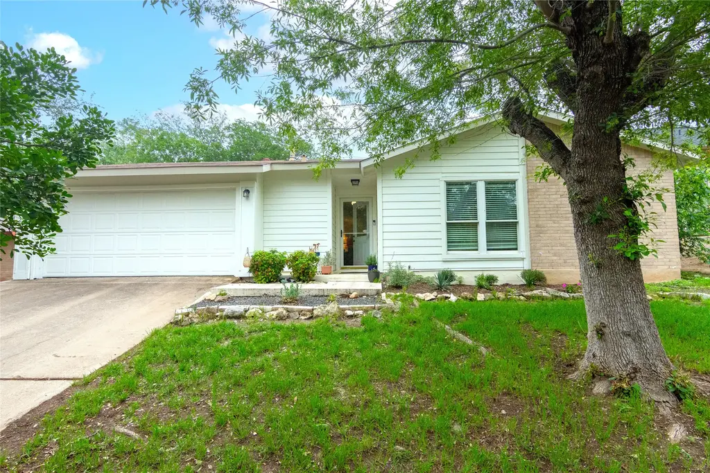 8411 Romney Road, Austin