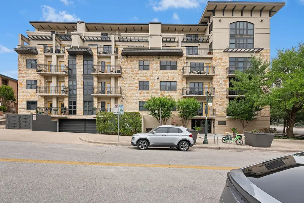1812 West Avenue 200, Austin