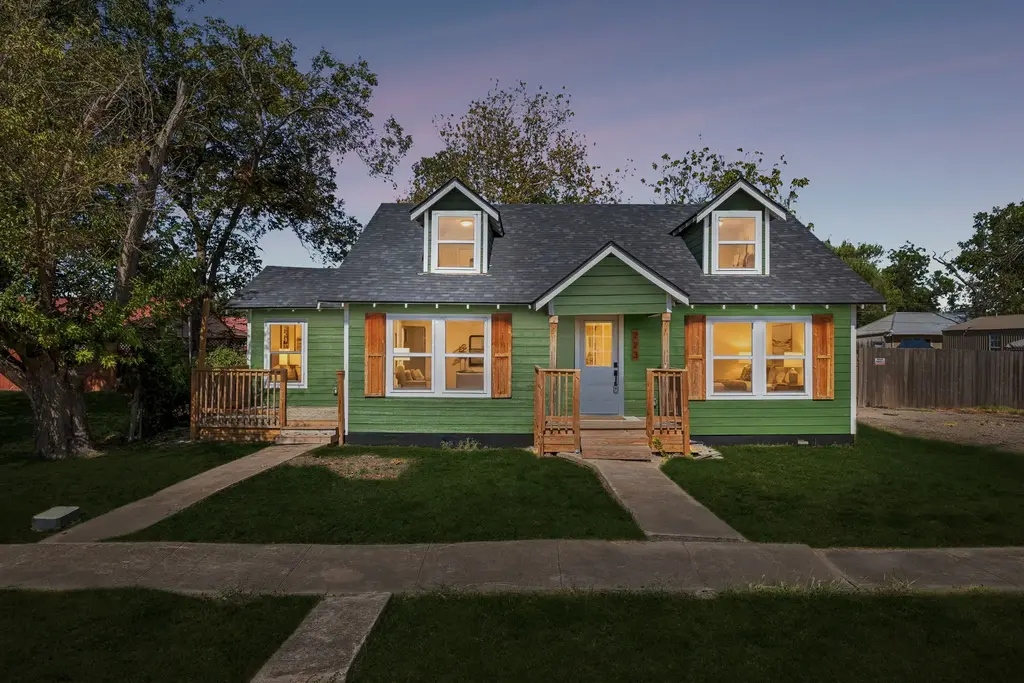 223 Nw Front Street, Bartlett