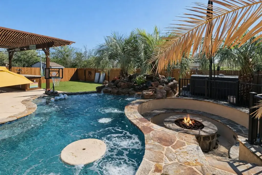 988 Carriage Loop Loop, New Braunfels