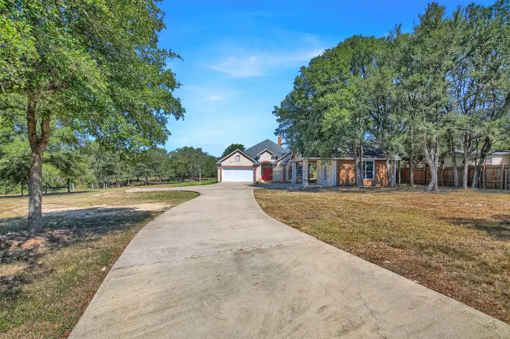 230 Heritage Oaks Drive, Cedar Creek