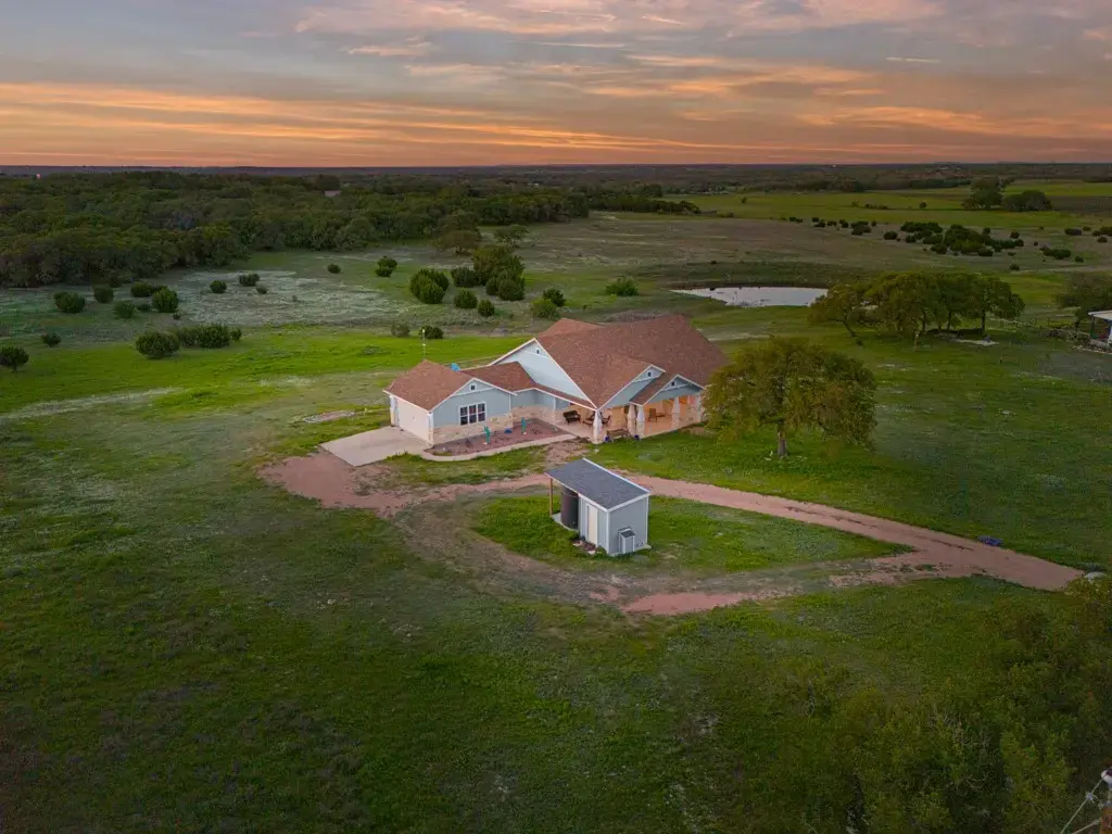 160 Red Stag Court, Lampasas