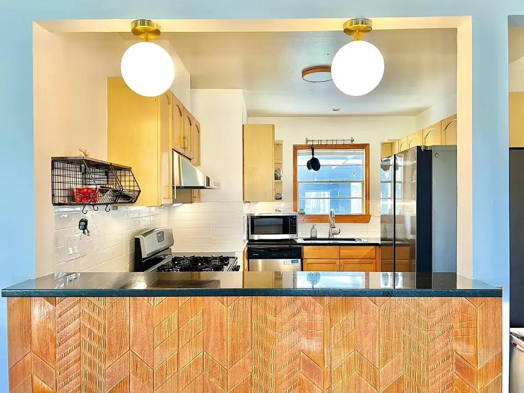 2203 N Plains Avenue, Austin