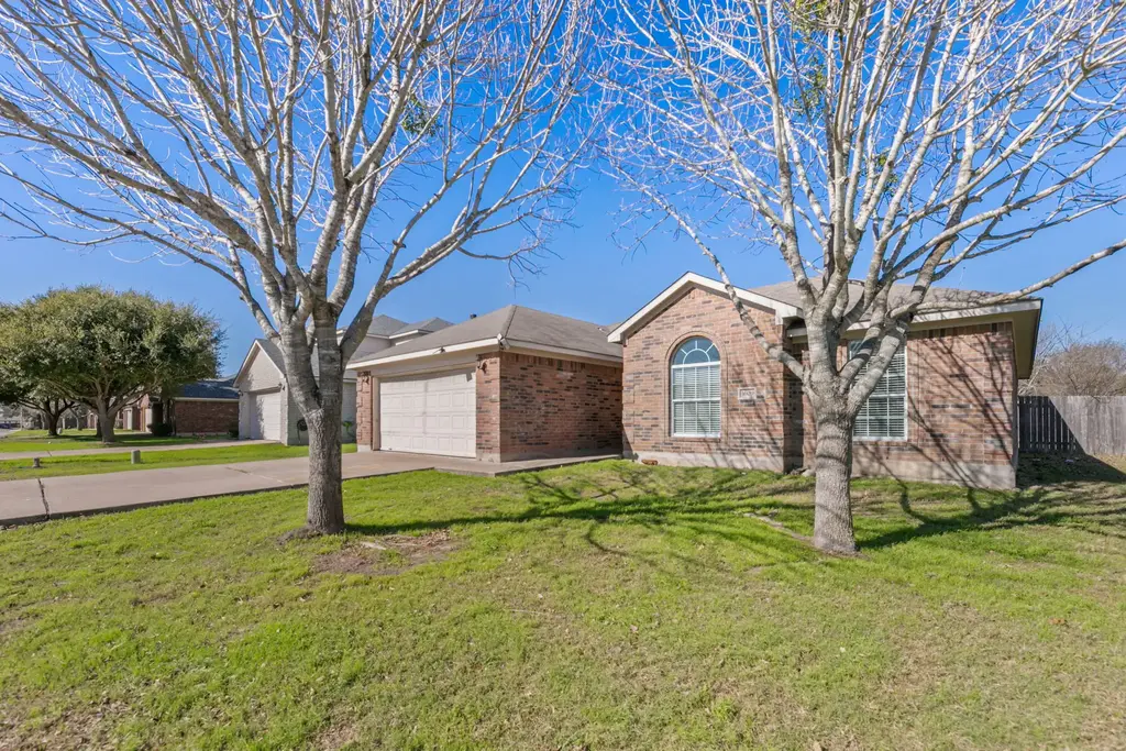 1609 Paint Brush Drive, Lockhart