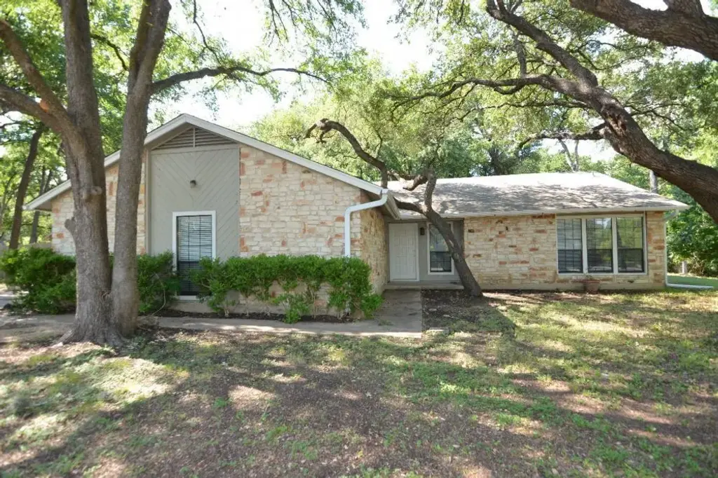 203 County Glen Street, Leander
