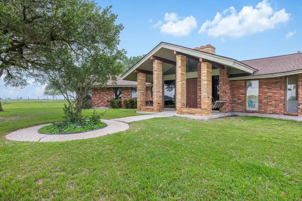 1931 Bruno Road, Schulenburg