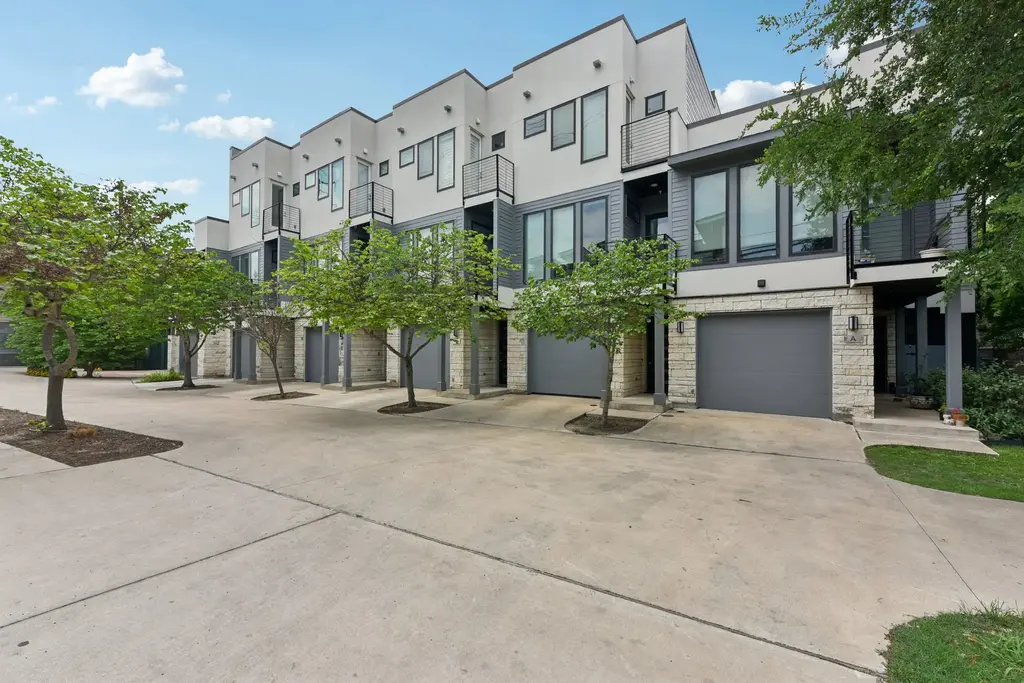 2300 S 5th Street E, Austin