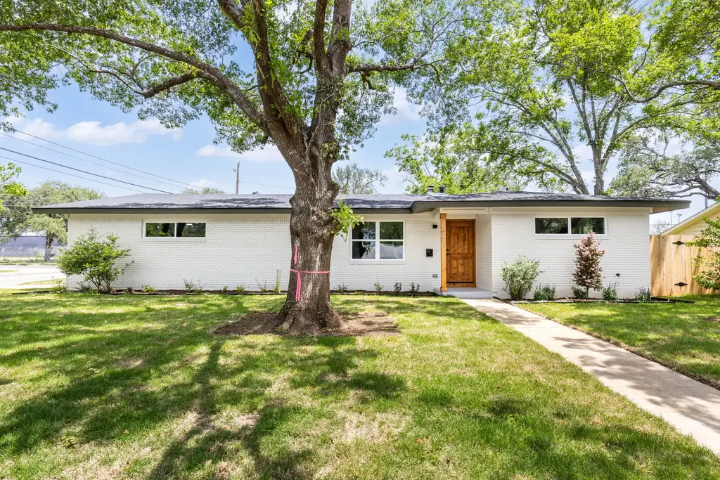 4501 Pack Saddle Pass, Austin