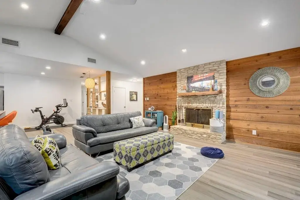 2710 Deeringhill Drive, Austin