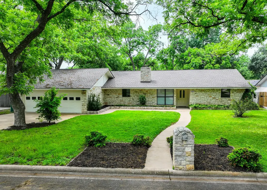 303 Stewart Street, Meadowlakes