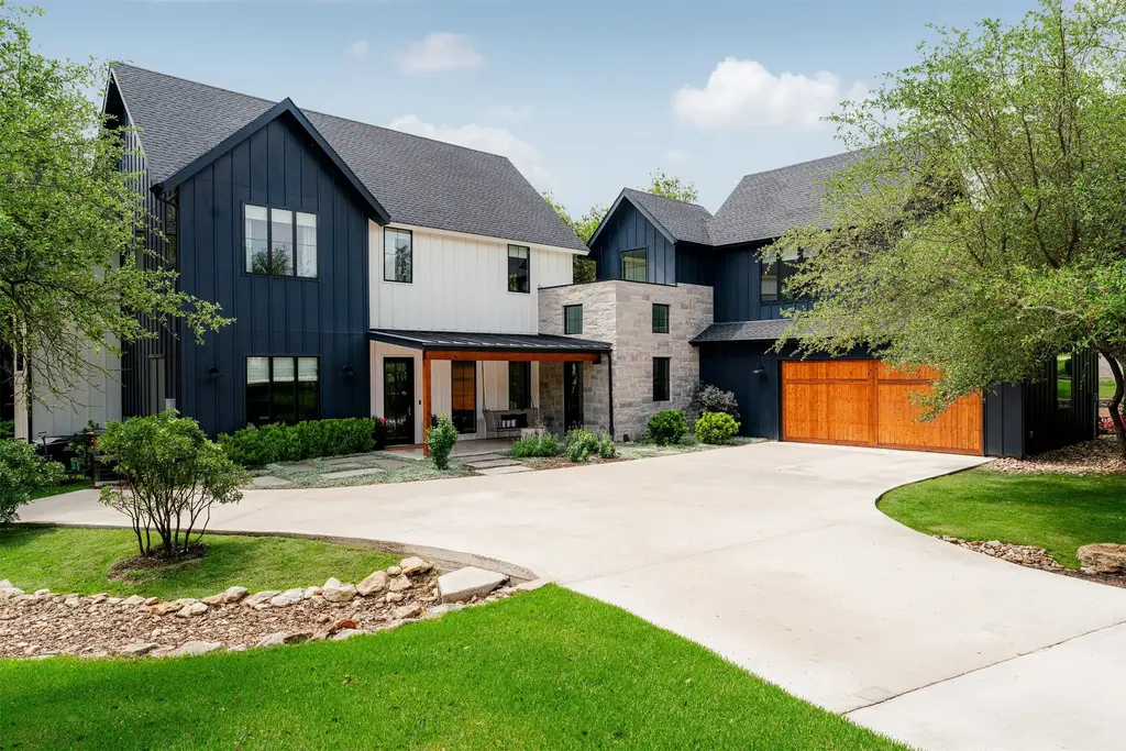 251 Victorian Gable Drive, Driftwood