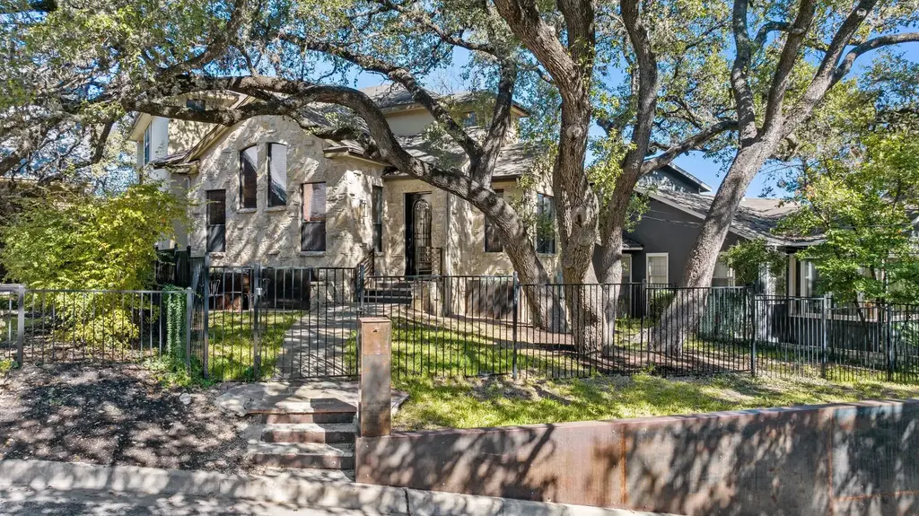 1018 Harwood Place, Austin