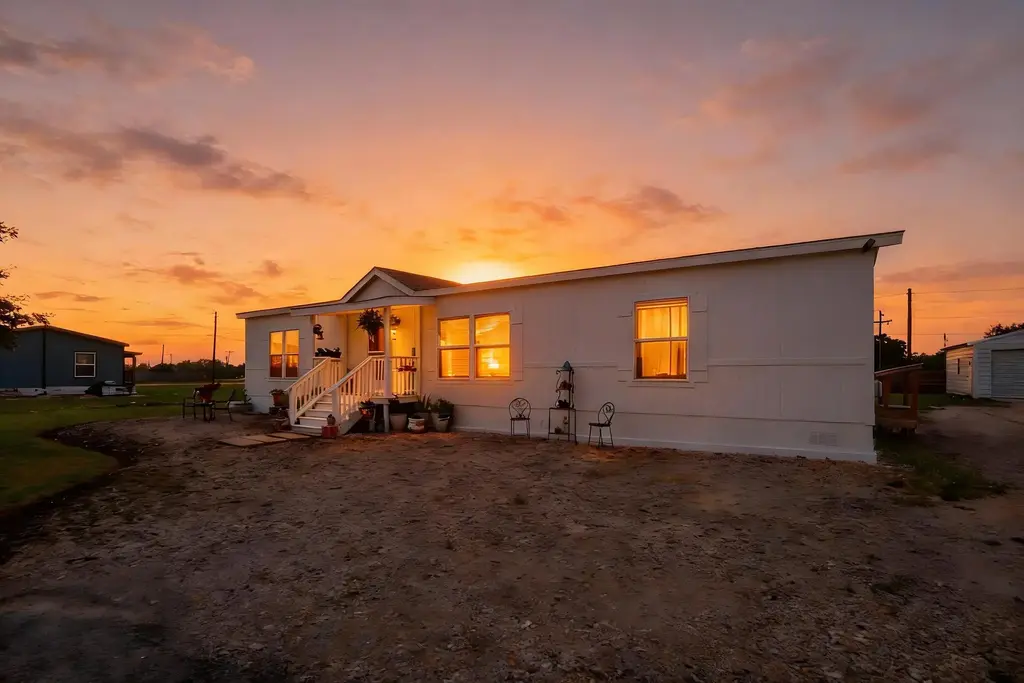 102 Double C Drive, Cedar Creek