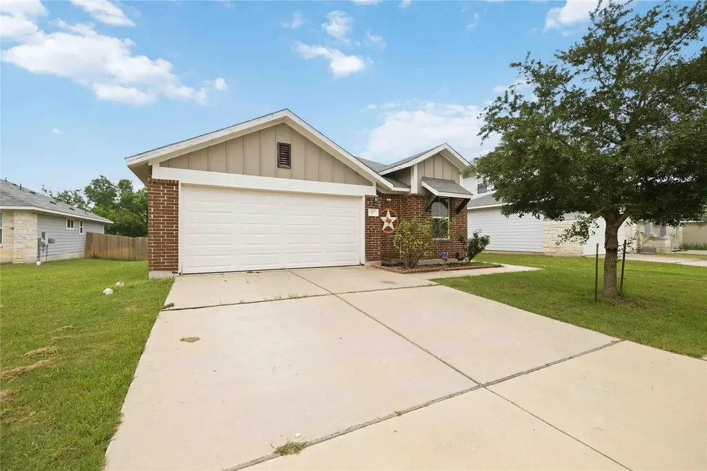 107 Saranac Drive, Elgin