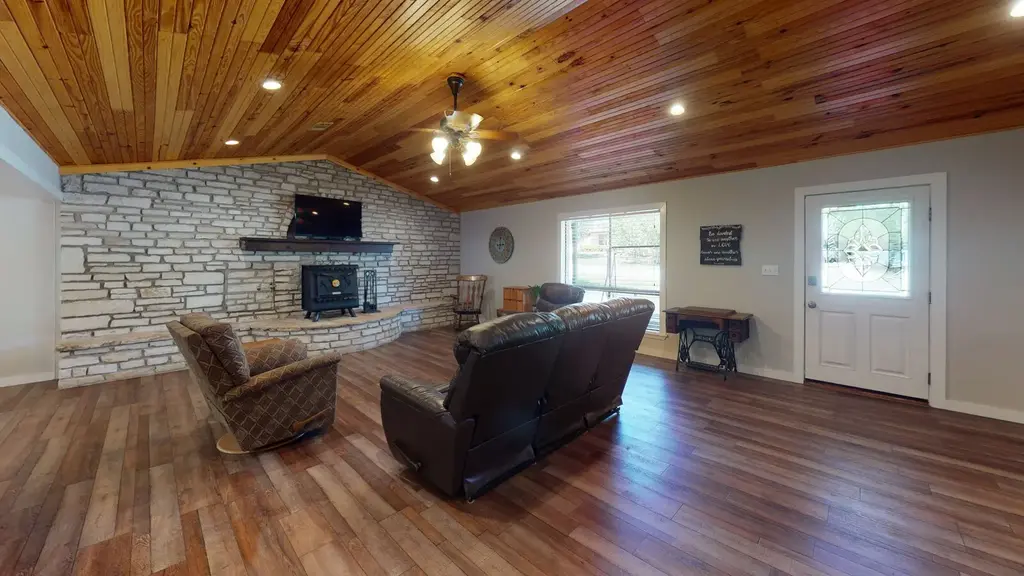 802 Amy Circle, Marble Falls