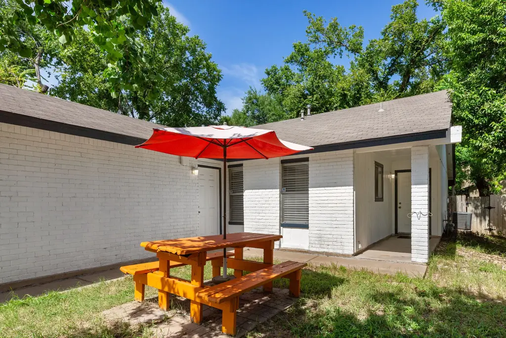 2311 Burleson Road B, Austin