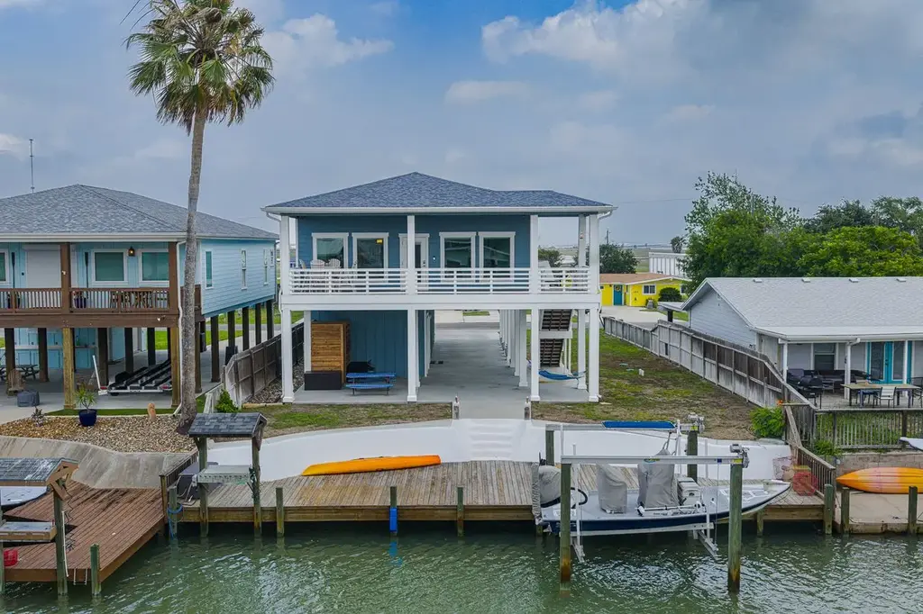 125 Port Avenue, Rockport