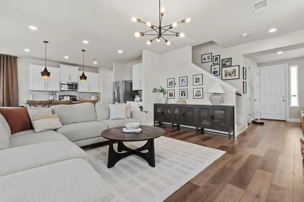 324 Gaida Loop, Georgetown